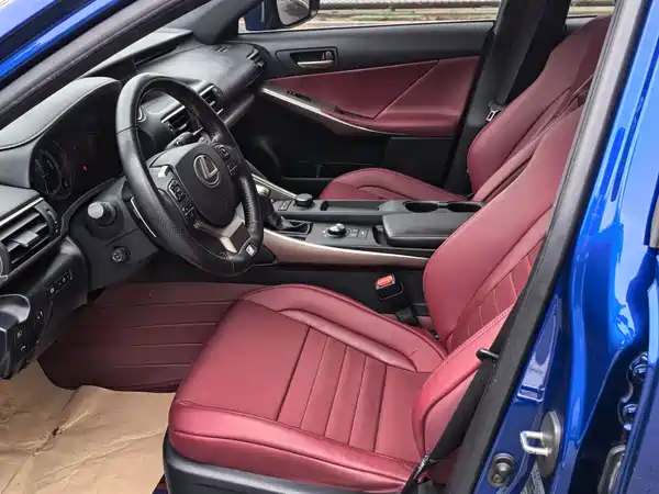 Lexus IS 2019