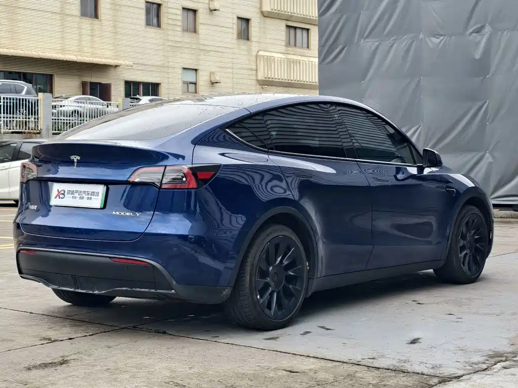 Tesla Model Y 2023 — фото 7