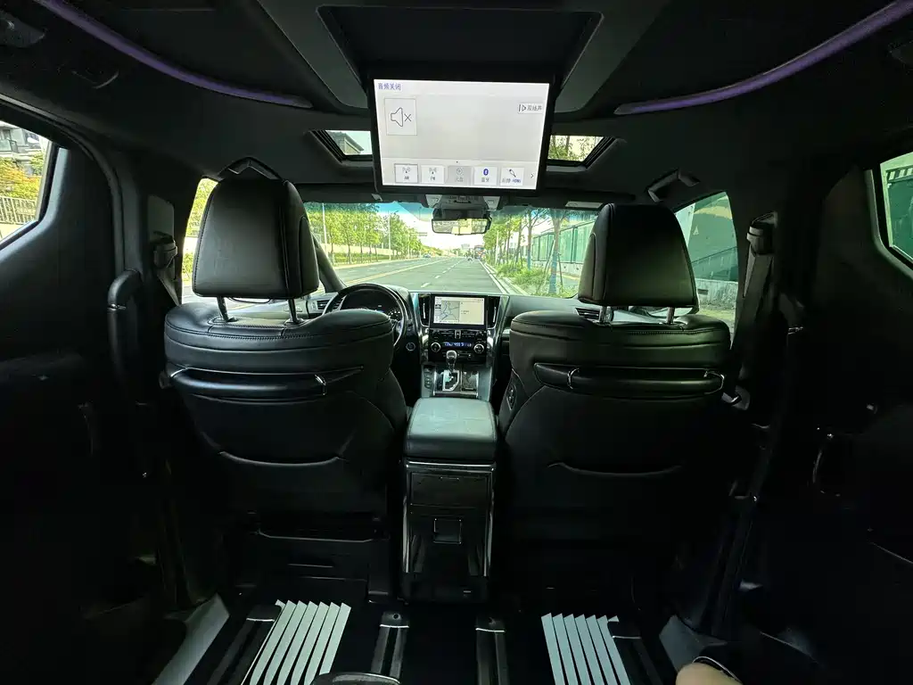 Toyota Alphard 2021 — фото 8
