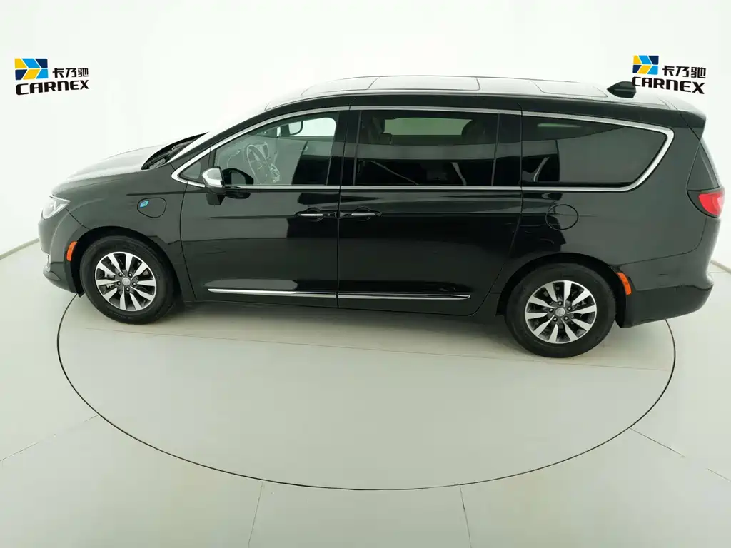 Chrysler Grand Voyager PHEV 2025 — фото 4