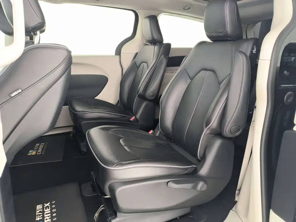 Chrysler Grand Voyager PHEV 2025 — фото 11