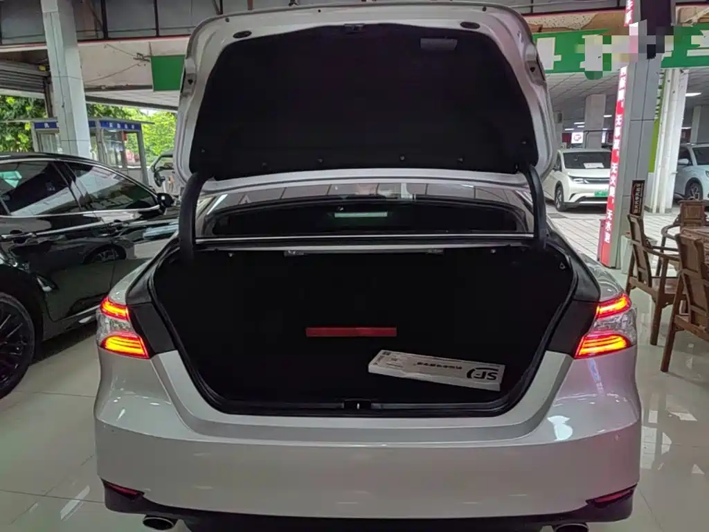Toyota Camry 2020 — фото 19