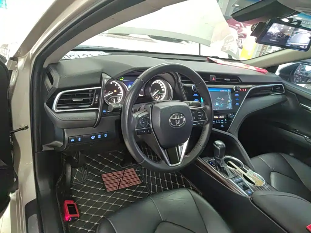 Toyota Camry 2020 — фото 10