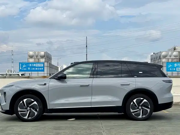 NIO ES8 2023