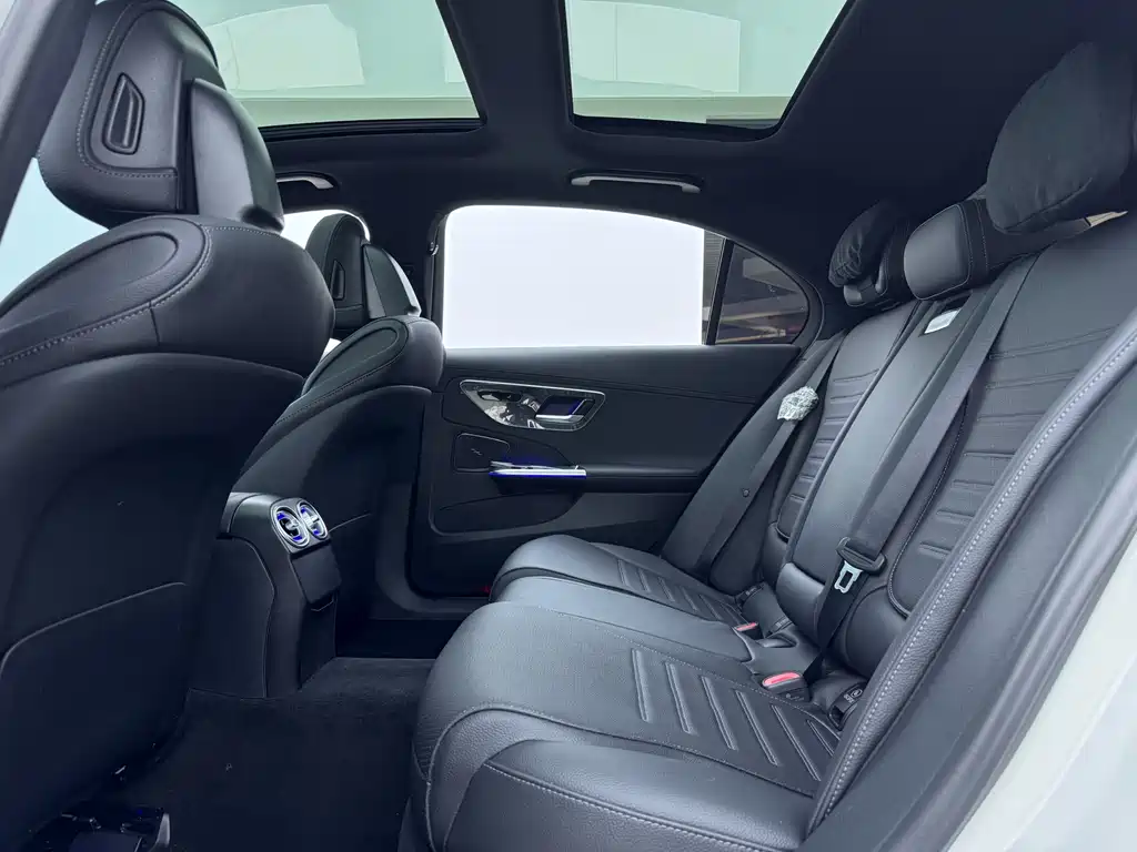 Mercedes-Benz C-Class 2023 — фото 9