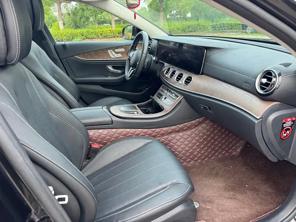 Mercedes-Benz E-Class 2019 — фото 13