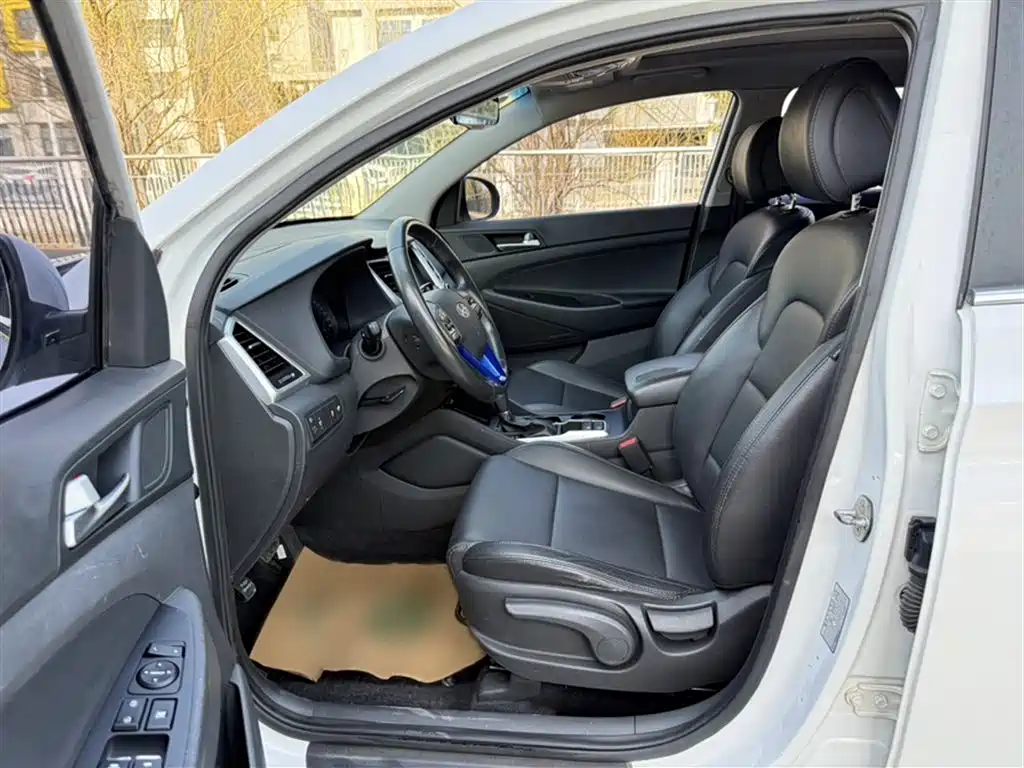 Hyundai Tucson 2015 — фото 18