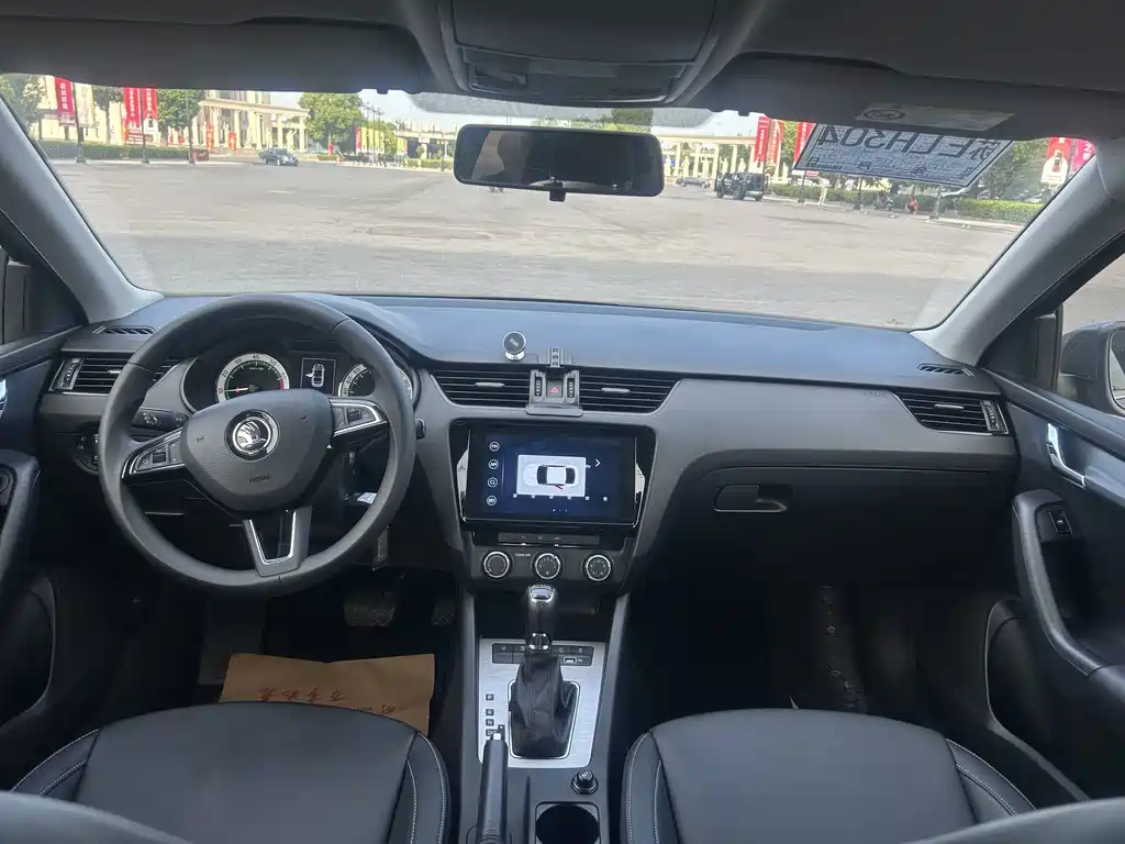Skoda Octavia 2022 — фото 9