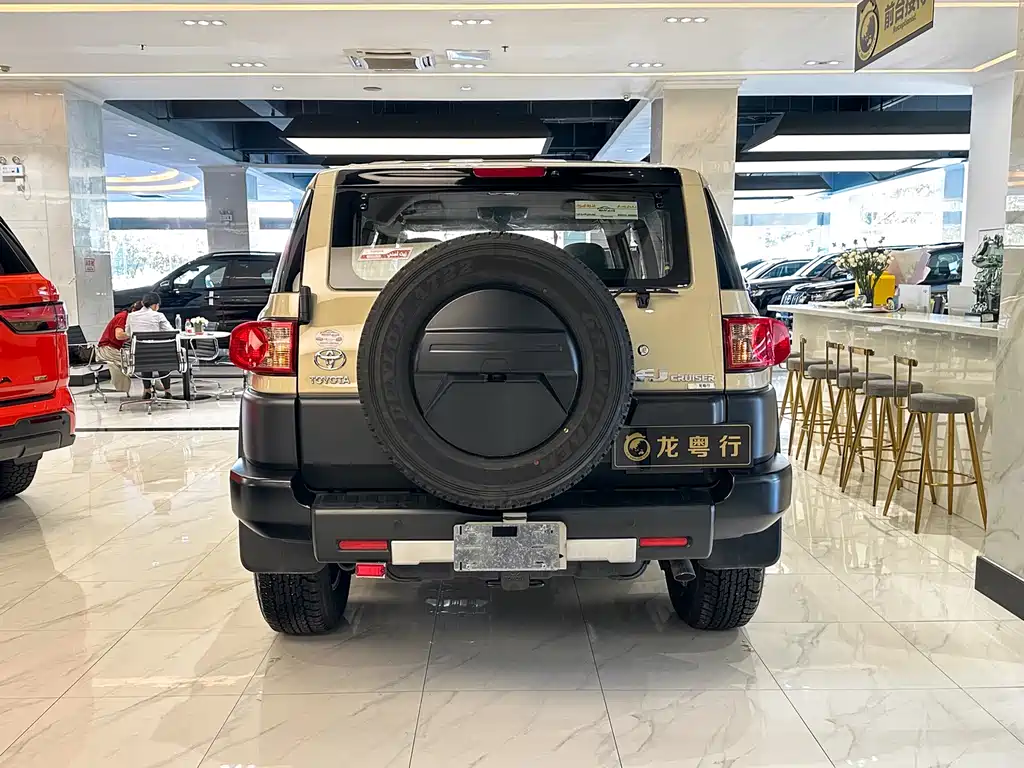 Toyota FJ Cruiser — фото 4
