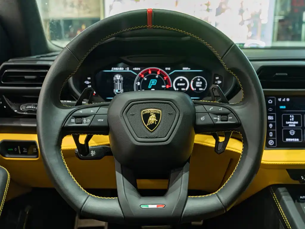 Lamborghini Urus SE 2025