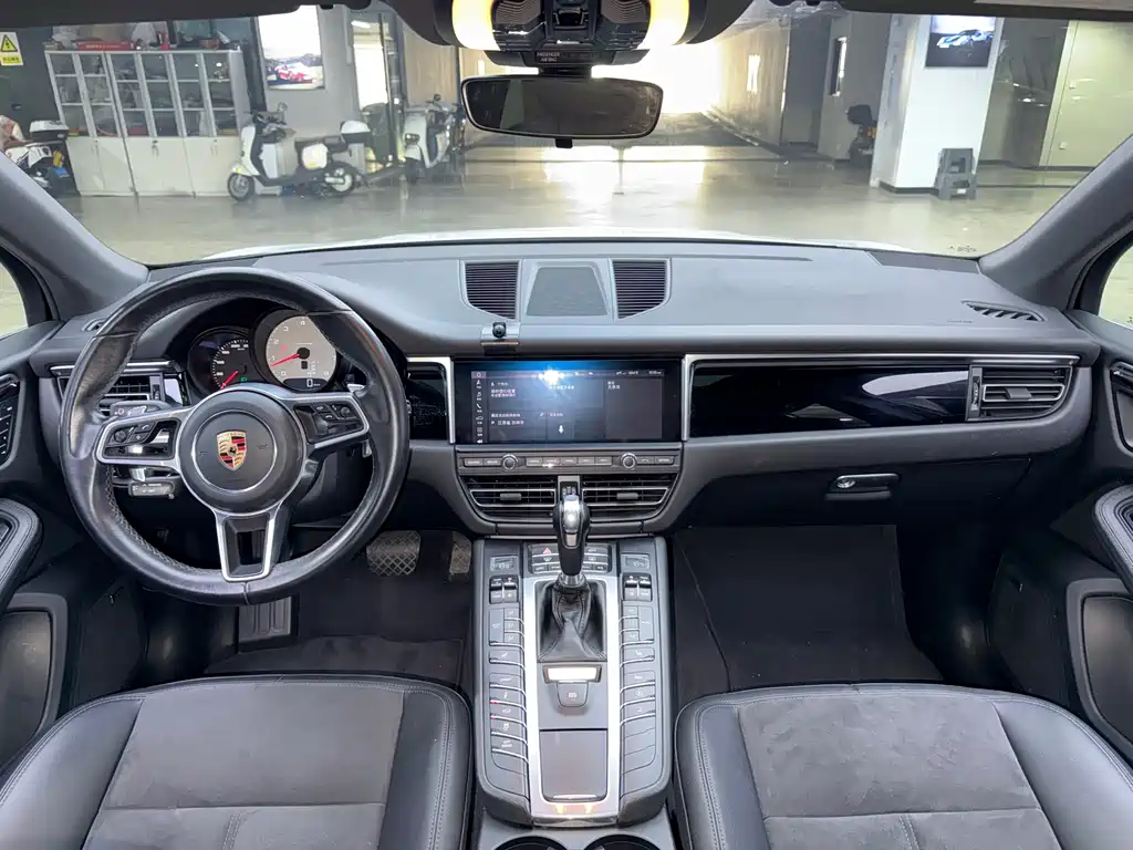 Porsche Macan 2020 — фото 14