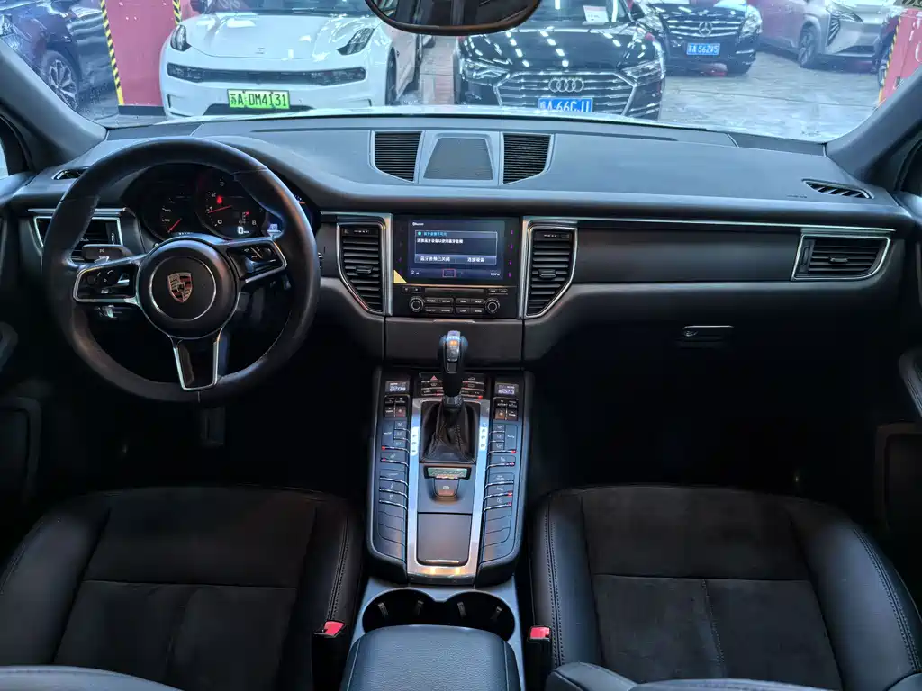 Porsche Macan 2018 — фото 12