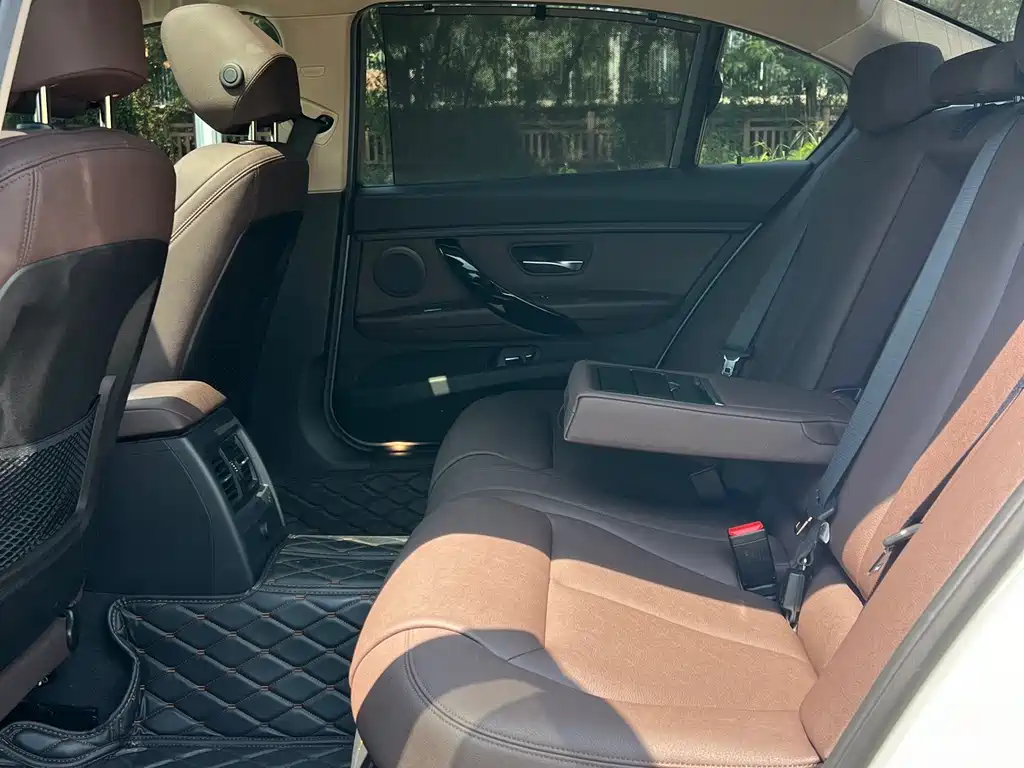 BMW 3 Series 2019 — фото 10
