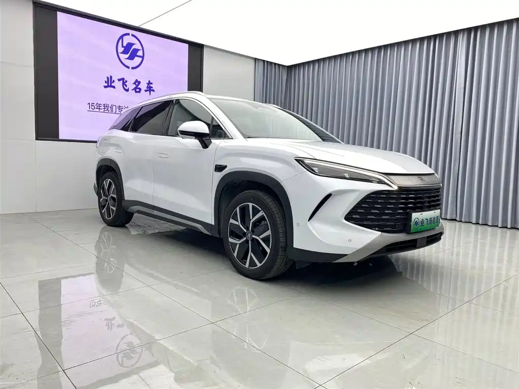 BYD L DM-i 2025 — фото 3