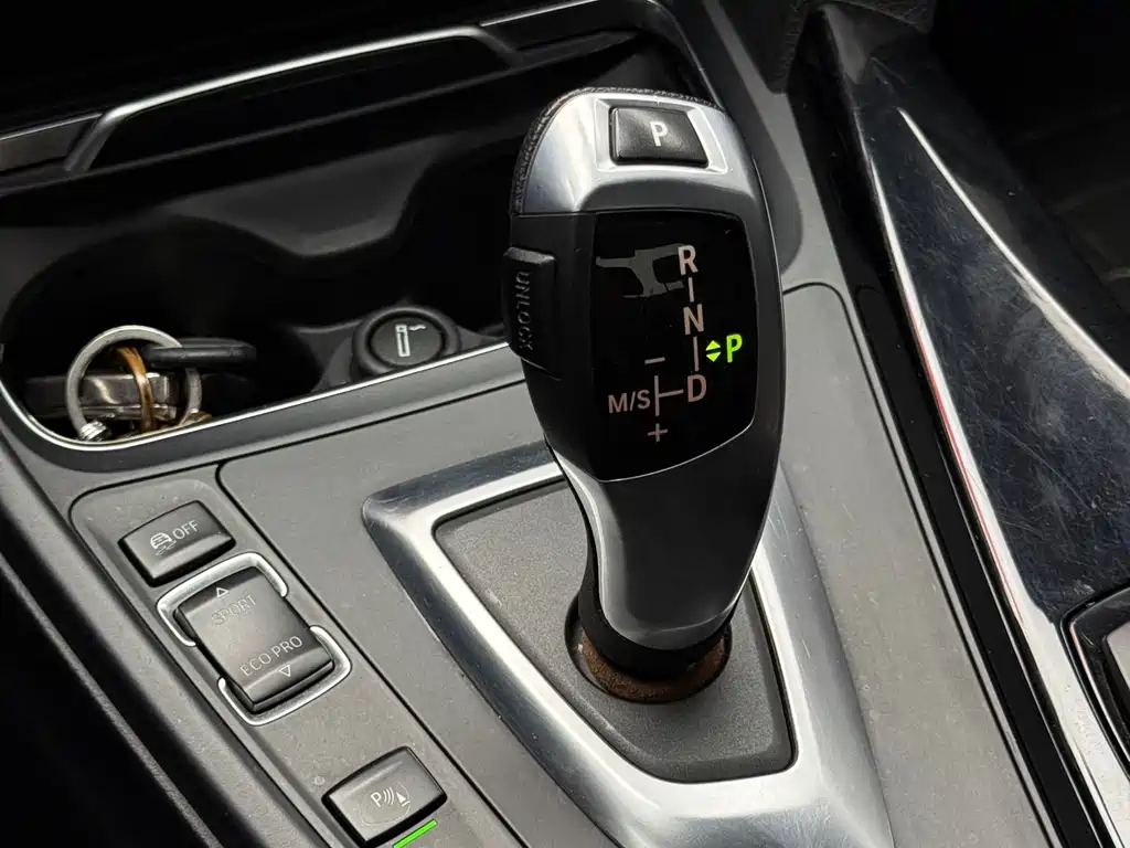 BMW 3 Series 2017 — фото 13