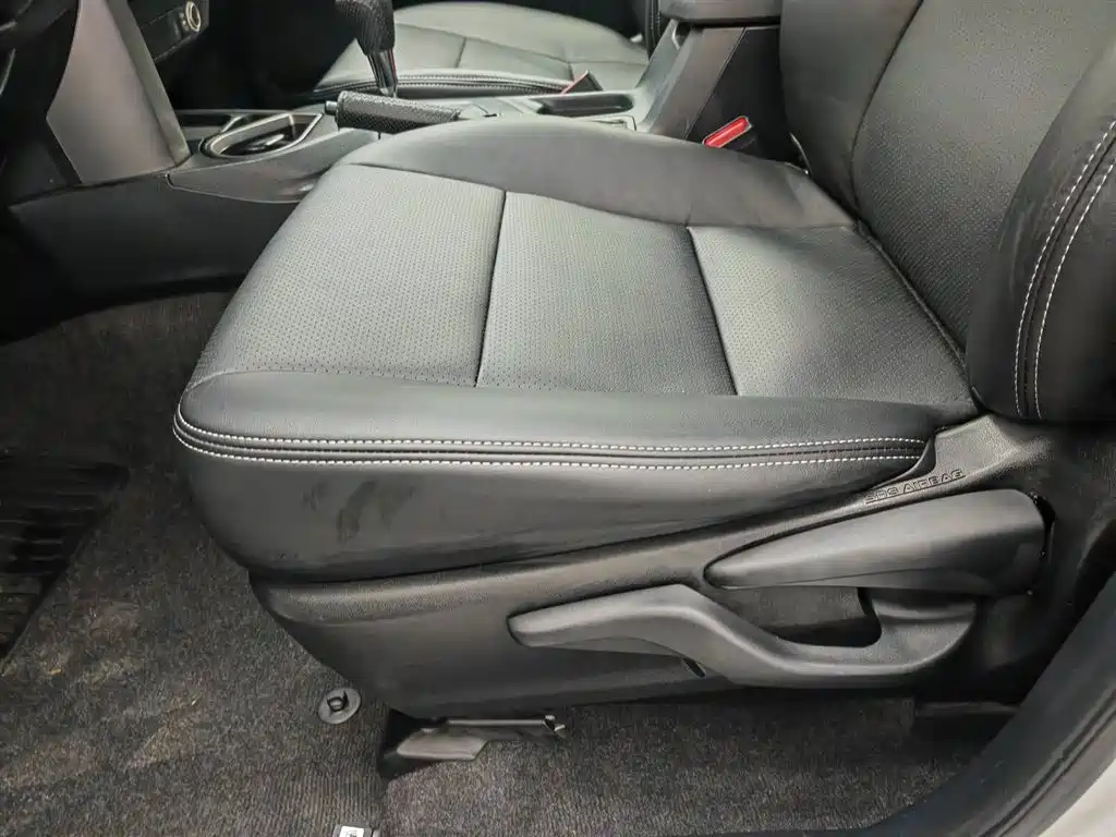 Toyota RAV4 2017 — фото 20