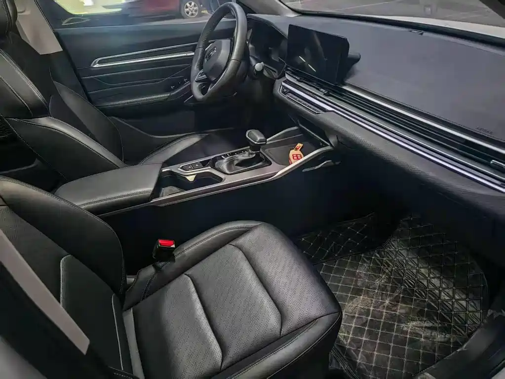 Geely Emgrand 2021