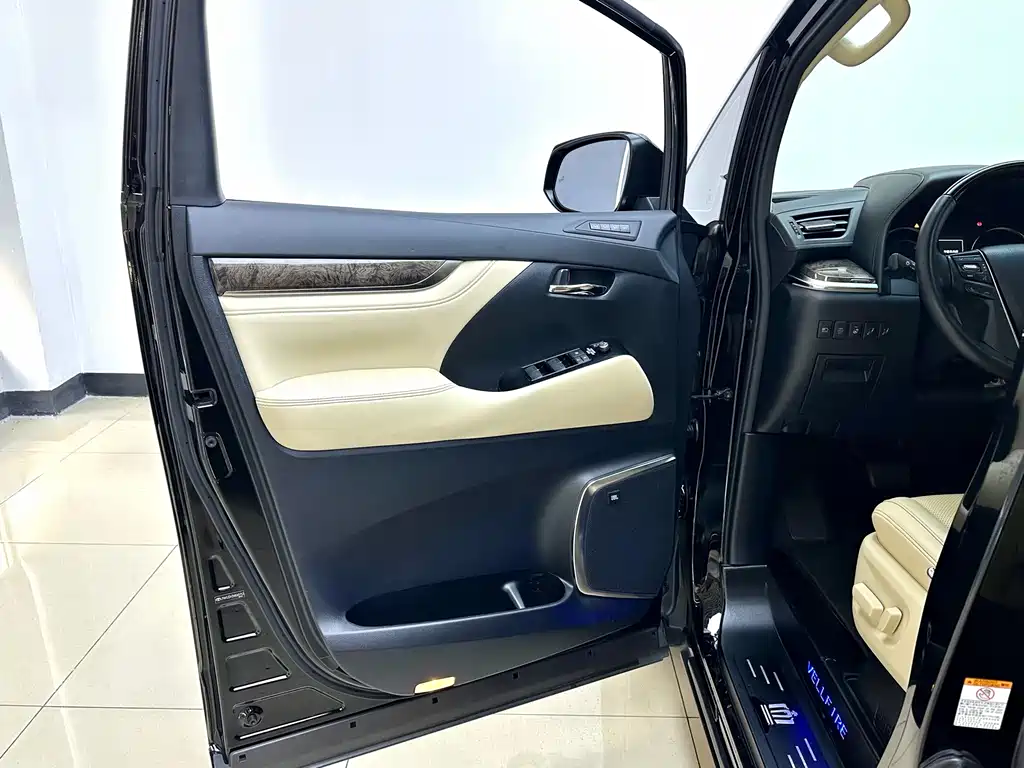 Toyota Vellfire 2022 — фото 18