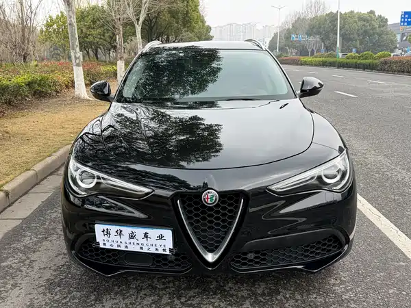 Alfa Romeo Stelvio 2017