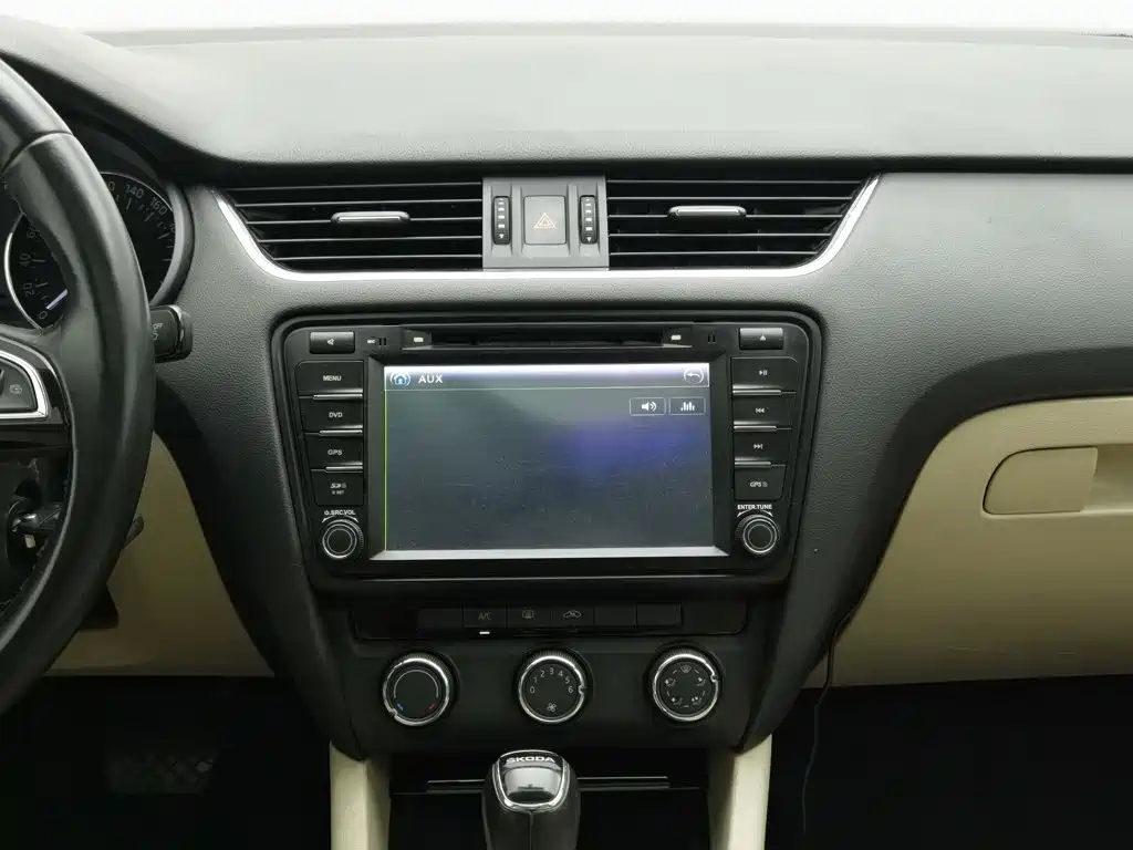 Skoda Octavia 2014 — фото 12