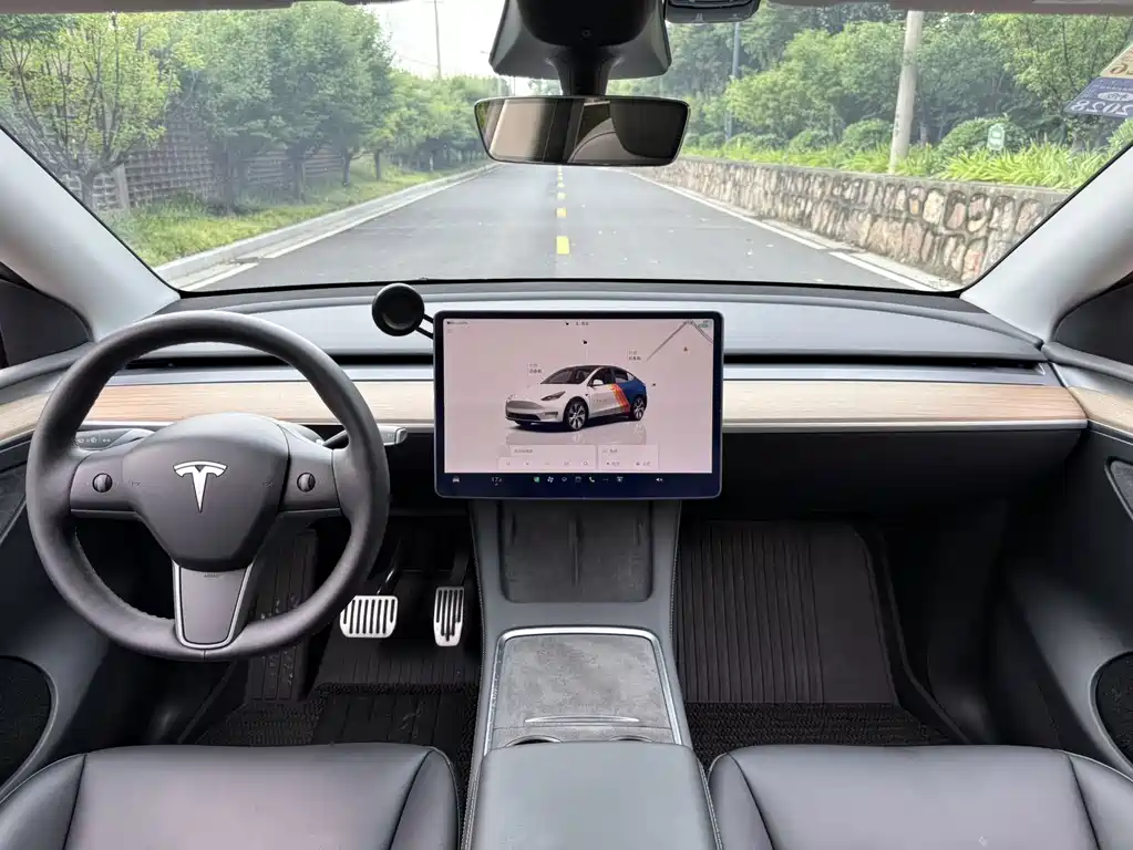 Tesla Model Y 2022 — фото 13