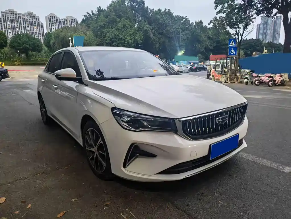 Geely Emgrand 2021