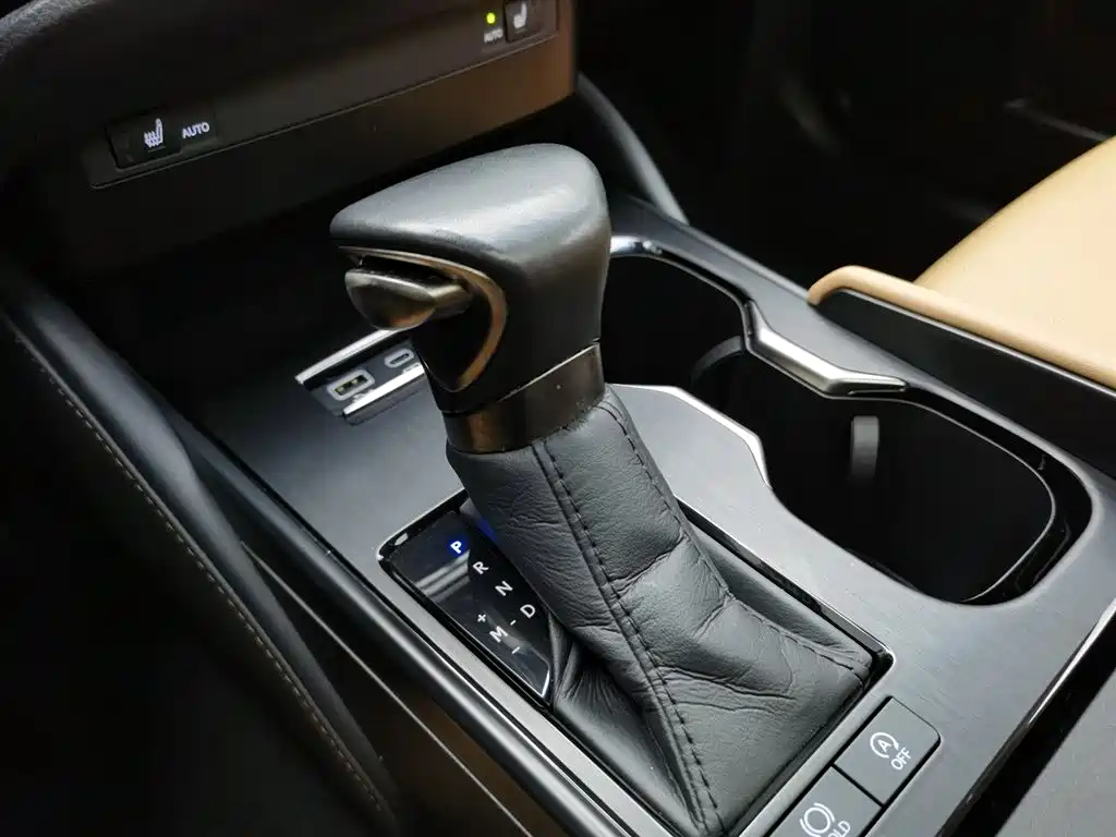 Lexus ES 2023 — фото 13