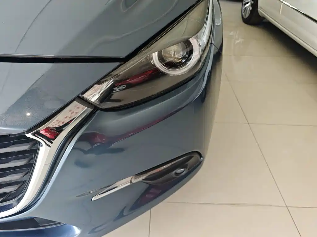 Mazda 3 Axela 2018 — фото 18