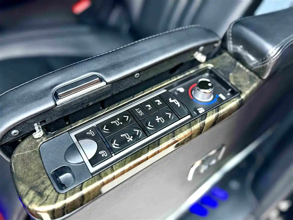 Toyota Alphard 2017 — фото 15