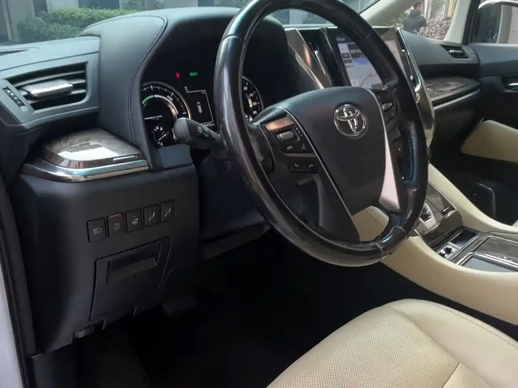 Toyota Alphard 2022 — фото 8