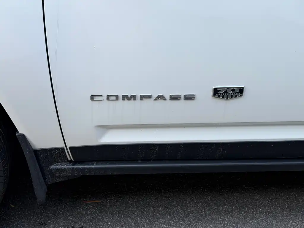 Jeep Compass 2013 — фото 31