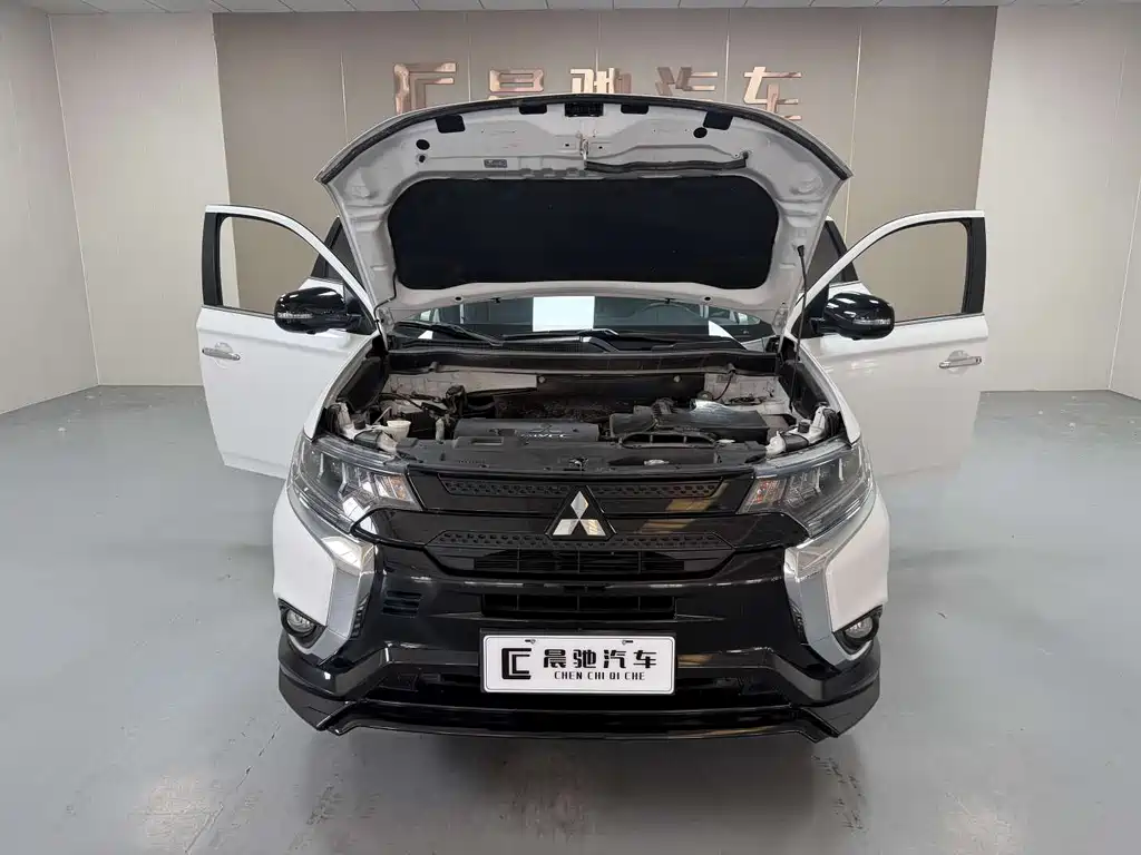 Mitsubishi Outlander 2023 — фото 14