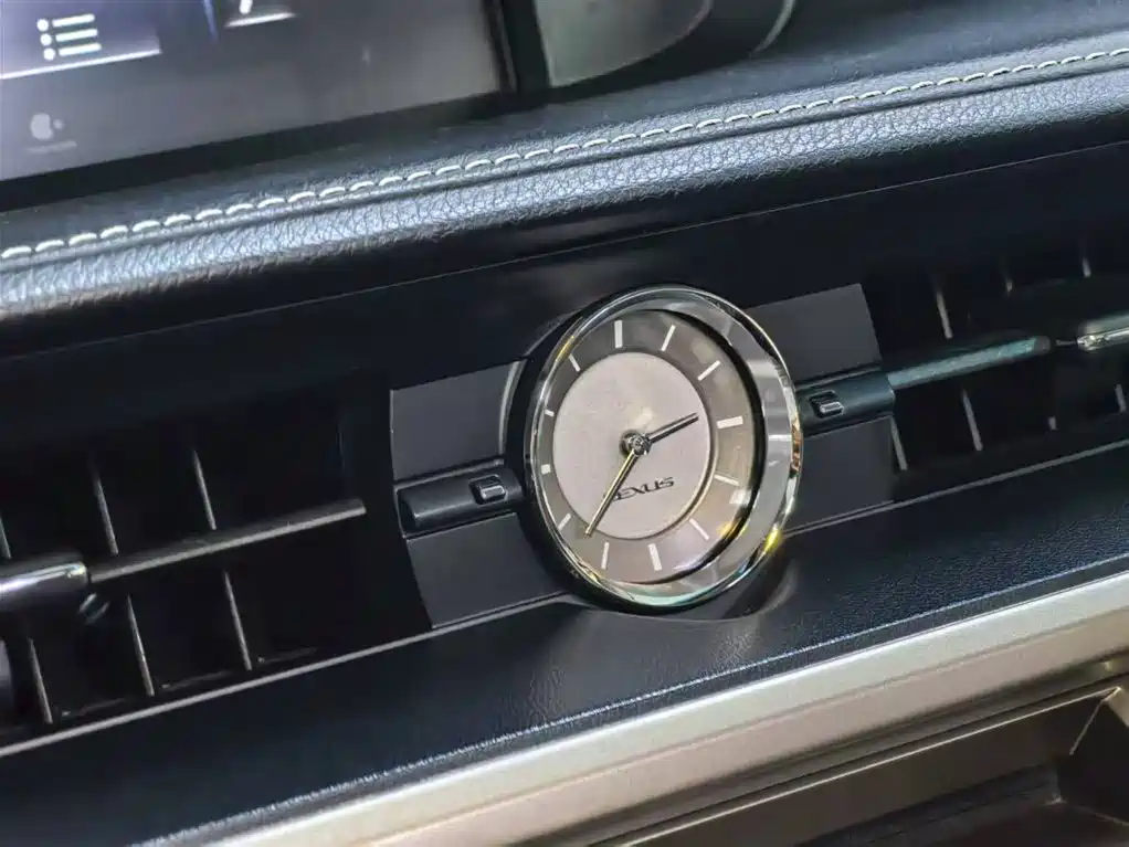 Lexus ES 2018 — фото 10