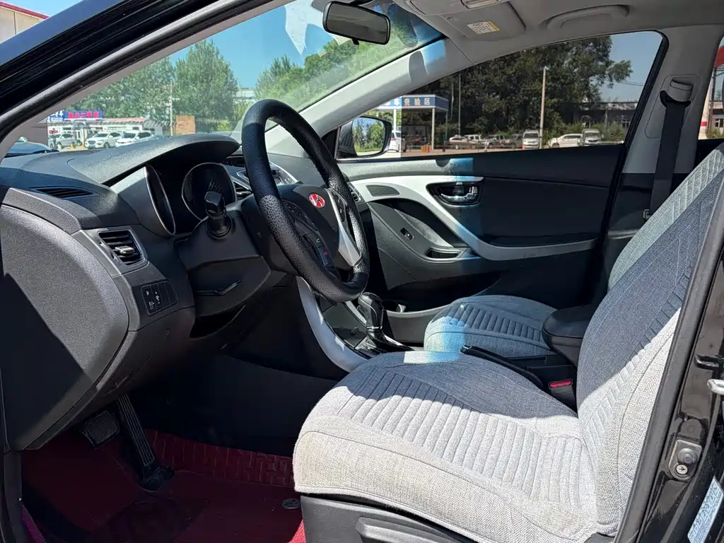 Hyundai Elantra 2013