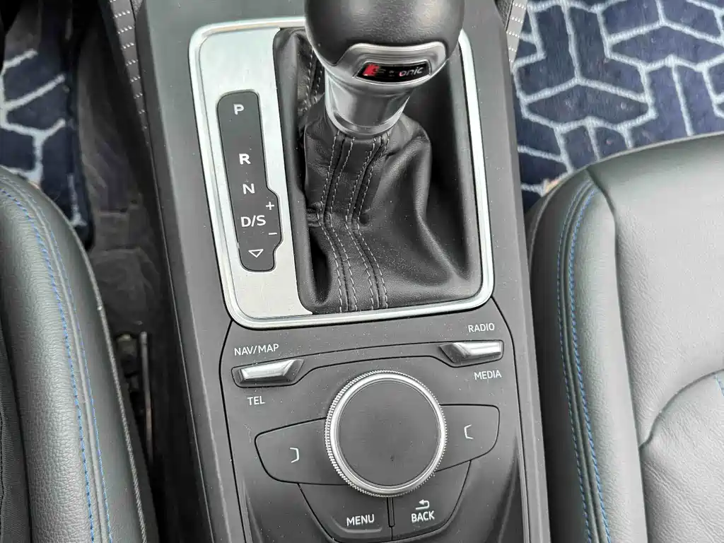 Audi Q2L 2022 — фото 22