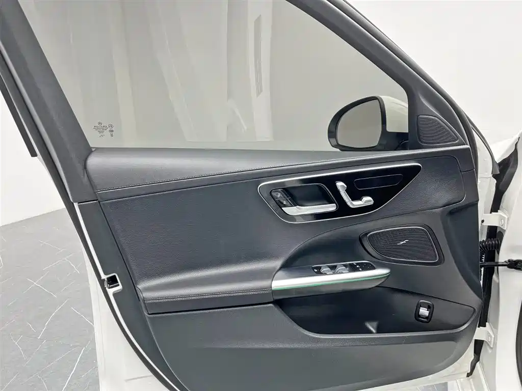 Mercedes-Benz C-Class 2023 — фото 13
