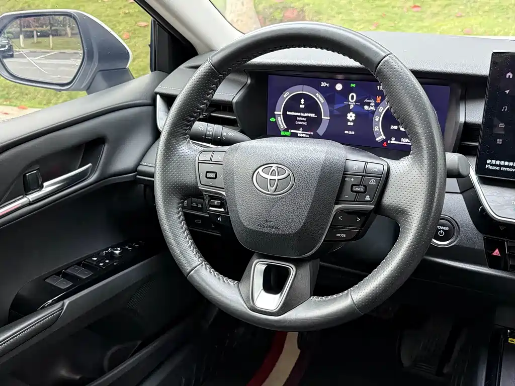 Toyota Camry 2025 — фото 10