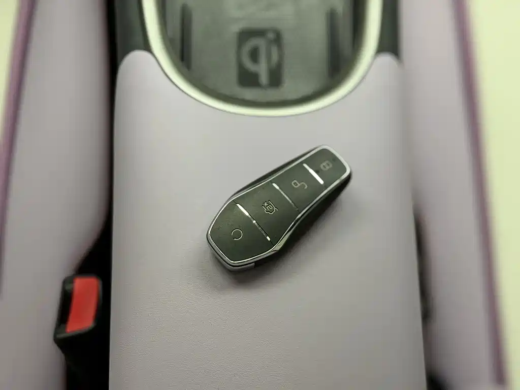 BYD Dolphin 2022 — фото 14