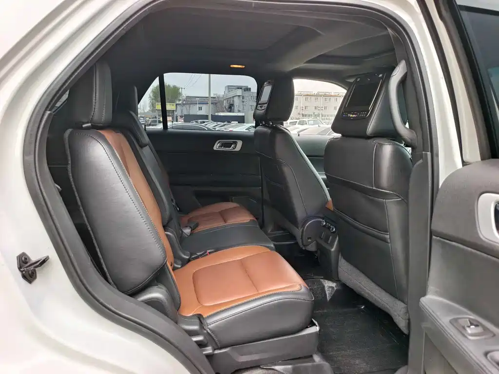 Ford Explorer 2015 — фото 18