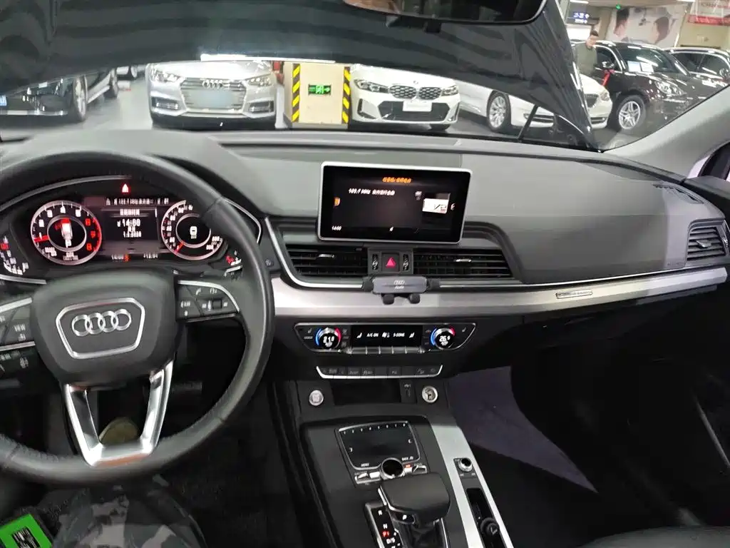 Audi Q5L 2019 — фото 10