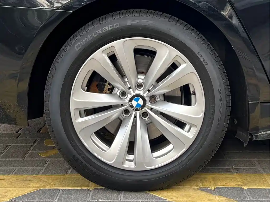 BMW 7 Series 2010 — фото 13