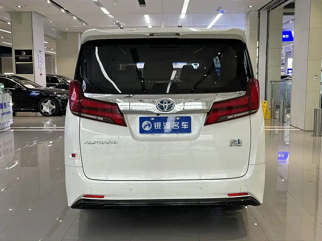 Toyota Alphard 2020 — фото 13