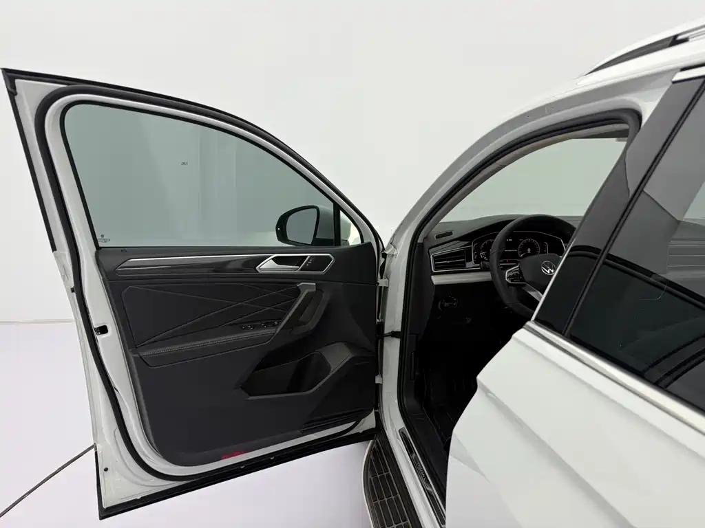 Volkswagen Tiguan L 2022 — фото 22
