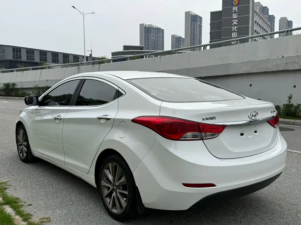 Hyundai Elantra 2015