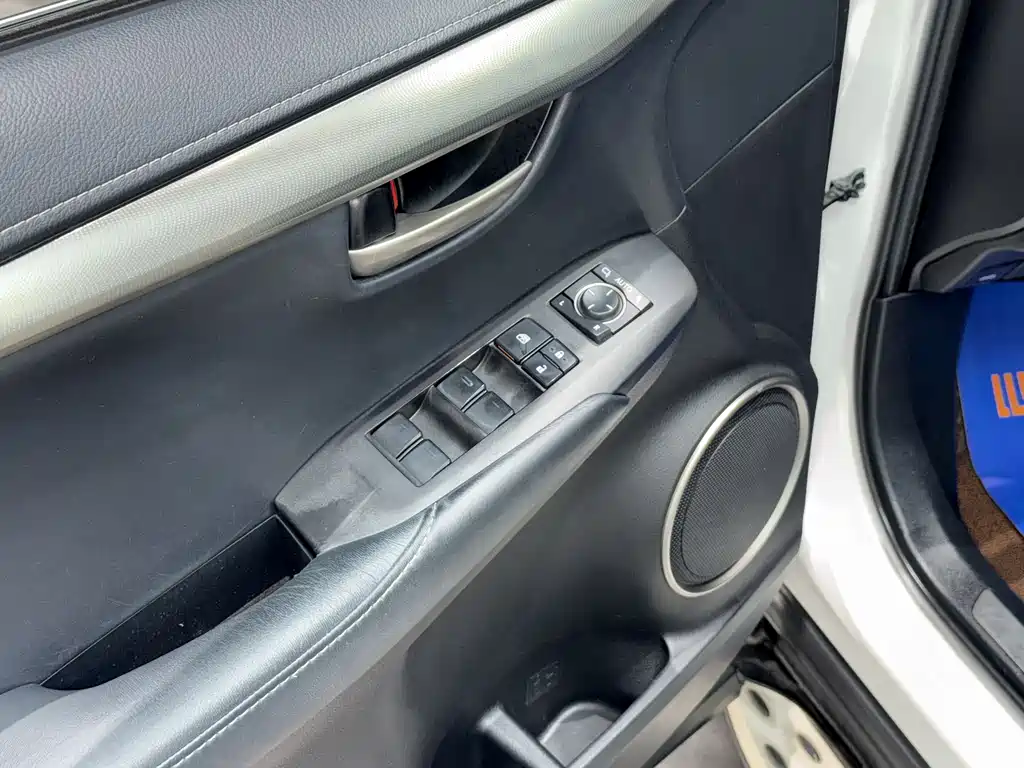 Lexus NX 2015 — фото 11