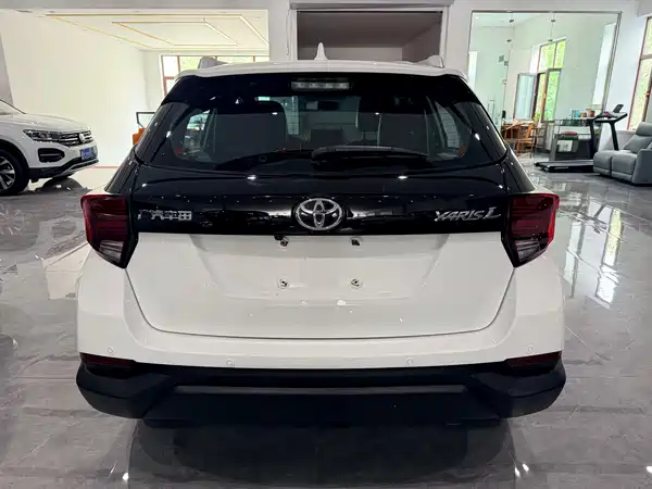 Toyota Yaris L 2022