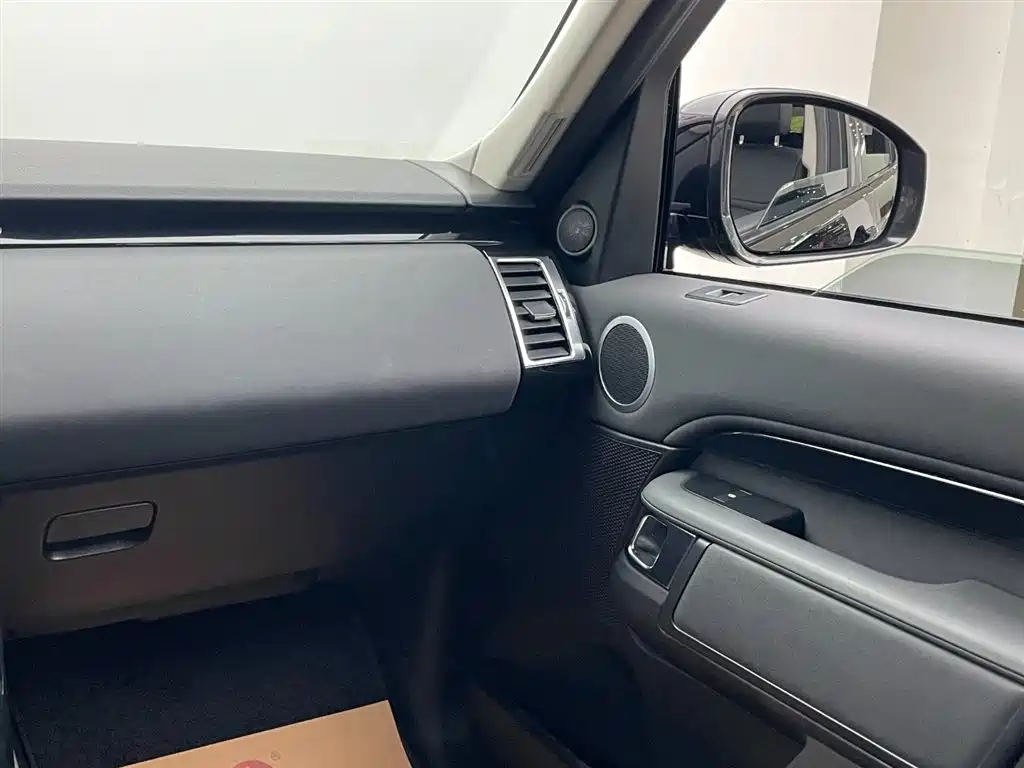 Land Rover Discovery 2018 — фото 27