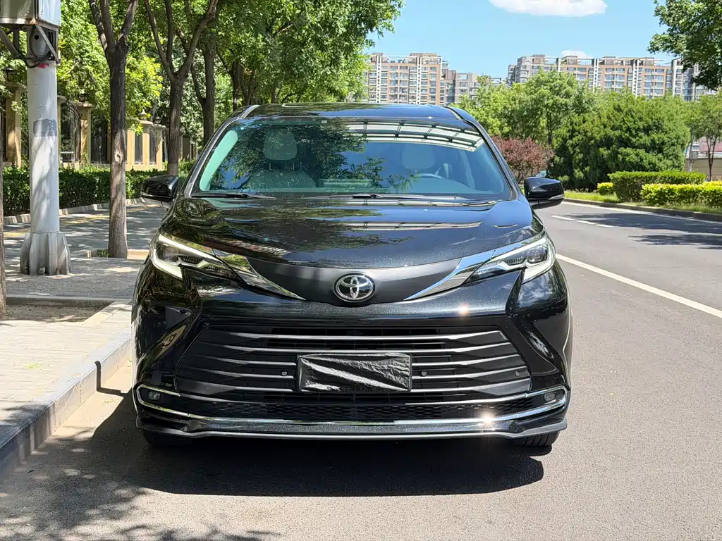 Toyota Sienna 2024 — фото 2