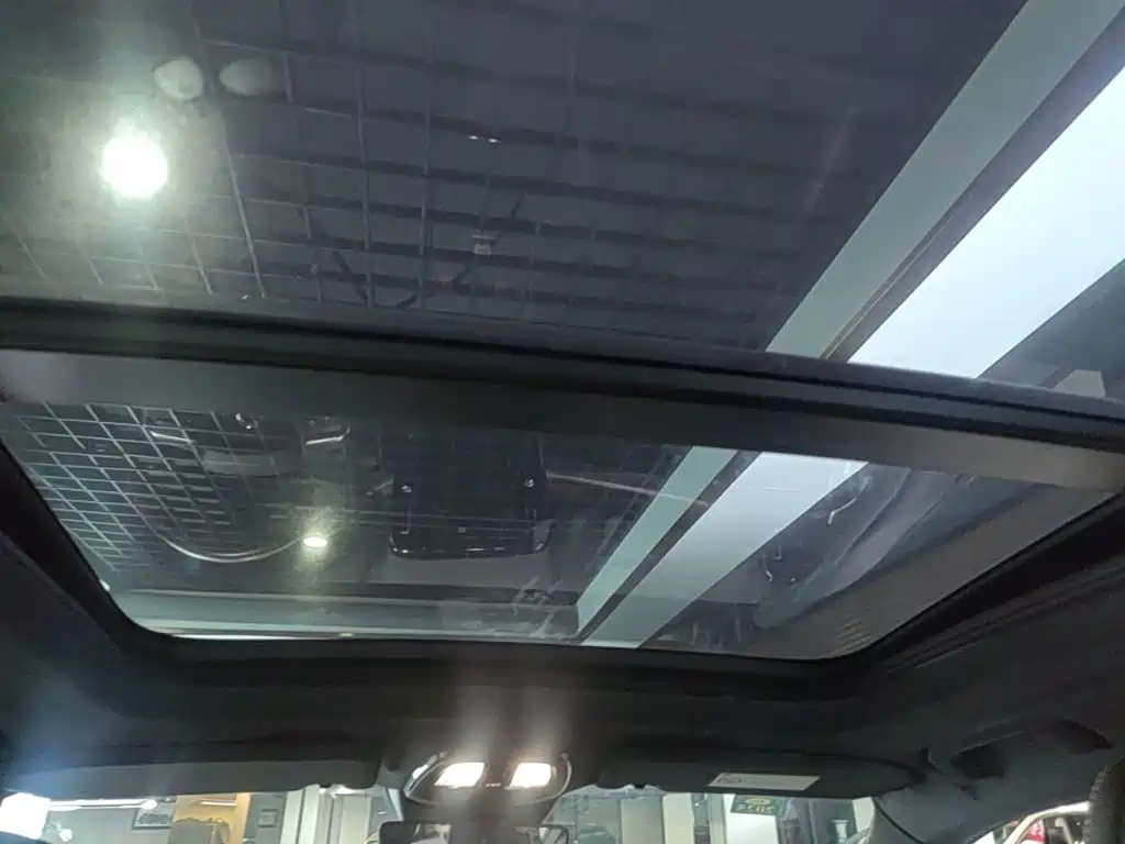 Volvo XC40 New Energy 2021 — фото 18