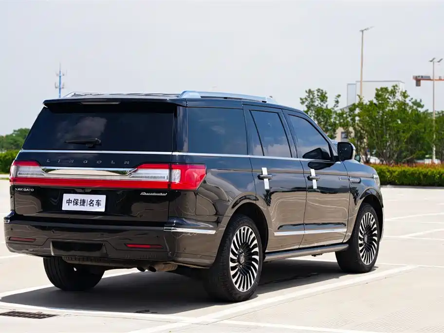 Lincoln Navigator 2022 — фото 26